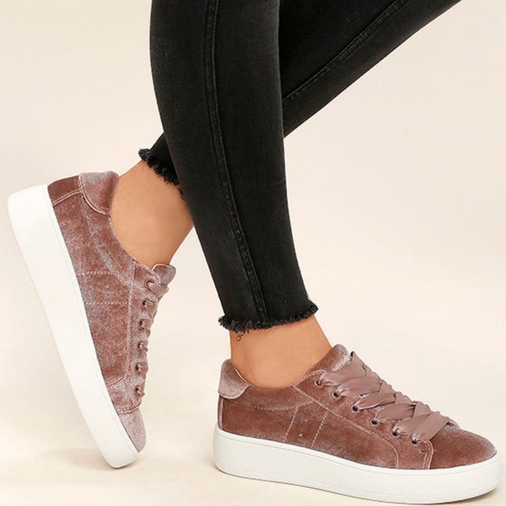 EUC Steve Madden Blush Velvet Platform Sneakers